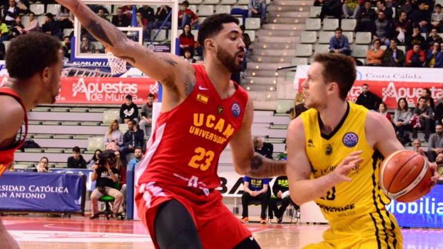 El UCAM Murcia, impotente ante el Tenerife