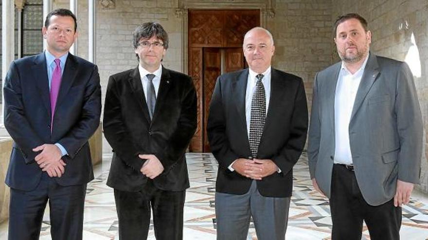 Puigdemont i Junqueras, amb els directius de la multinacional nord-americana