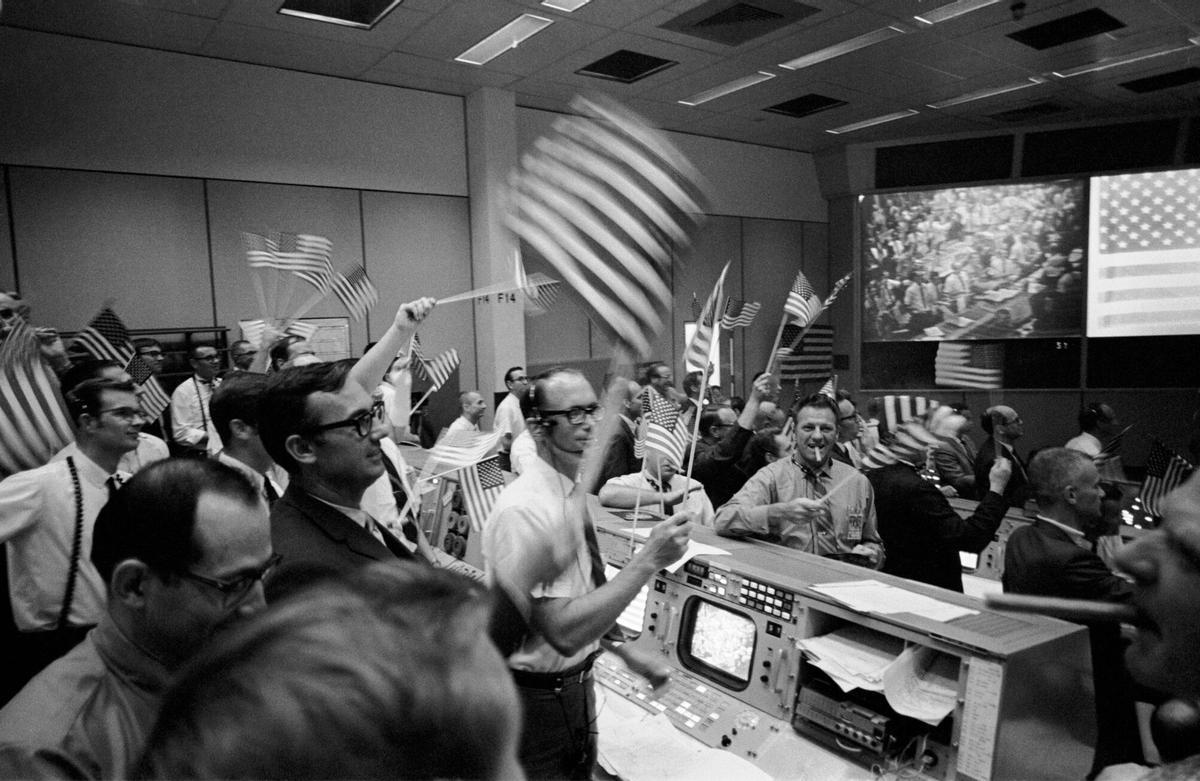 Sala de control de la NASA durante la misión Apolo 11.