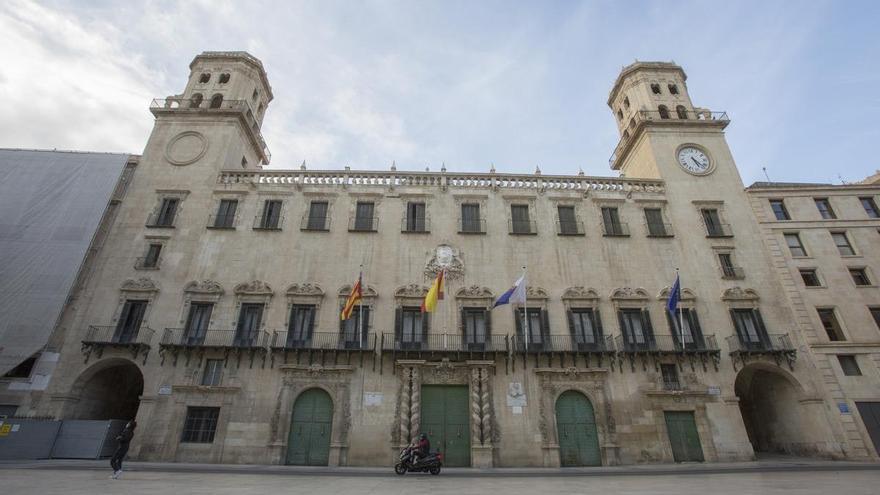Quejas por la discriminación del valenciano en el Ayuntamiento de Alicante