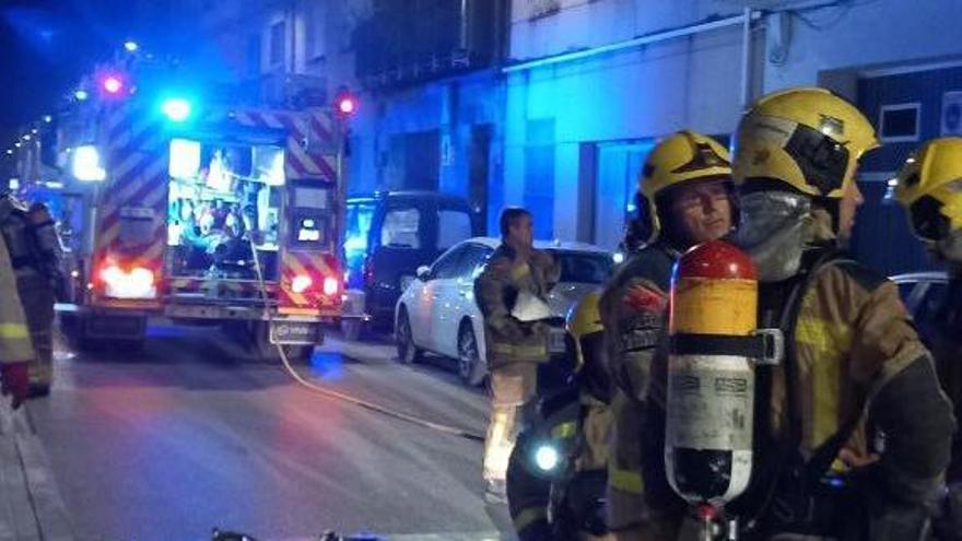 Els Bombers desplegats en l'incendi de Vilanova del Camí