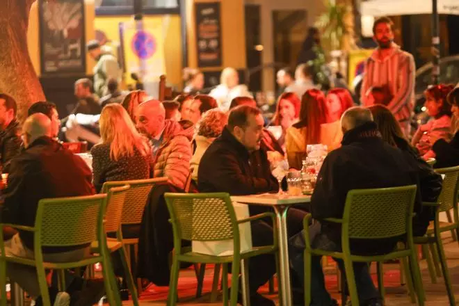 Locales de tardeo llenos en Valencia