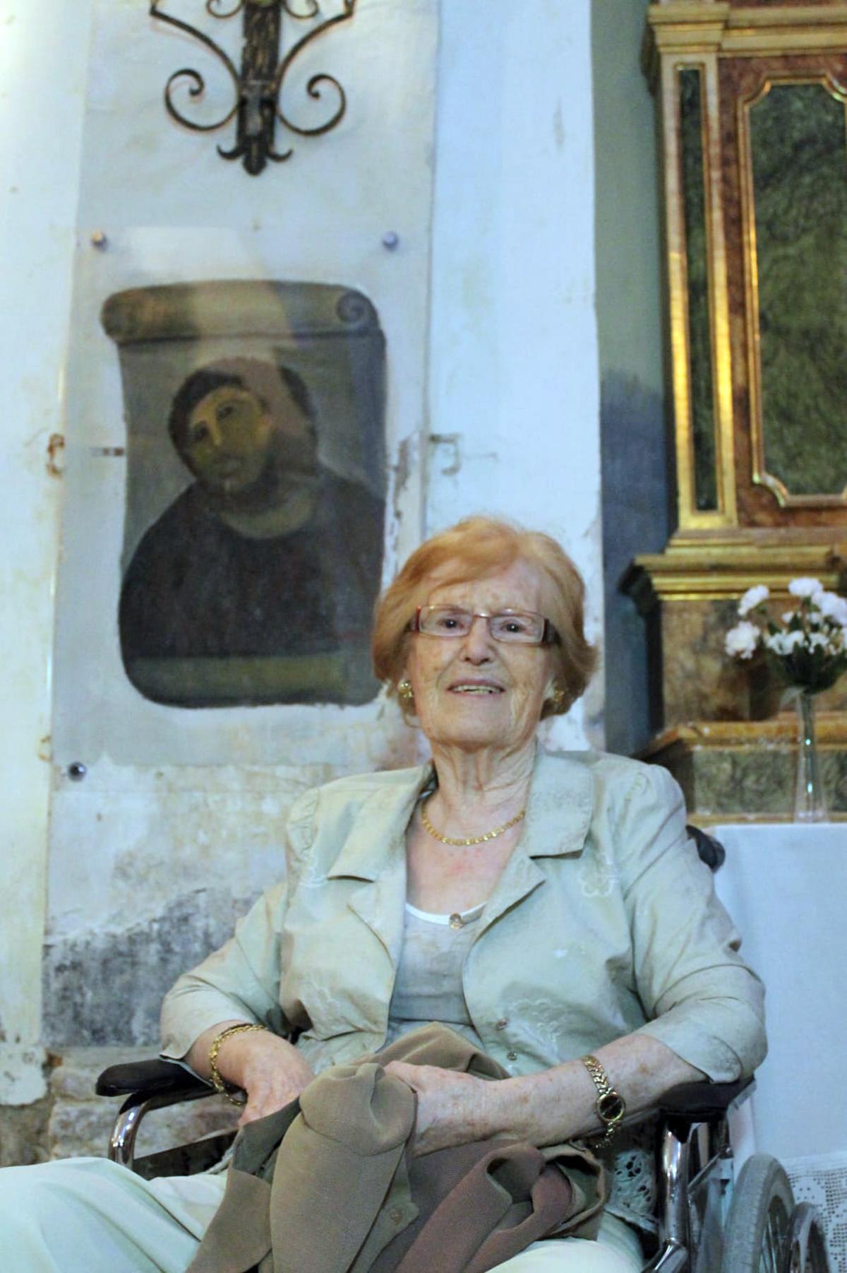 Cecilia Gimenez con el Ecce Homo de Borja.
