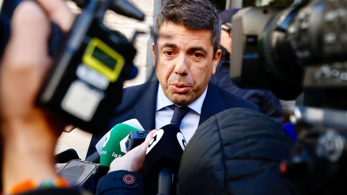 Mazón asegura que fue andando del aparcamiento al Palau el día de la dana y no aclara la hora de llegada