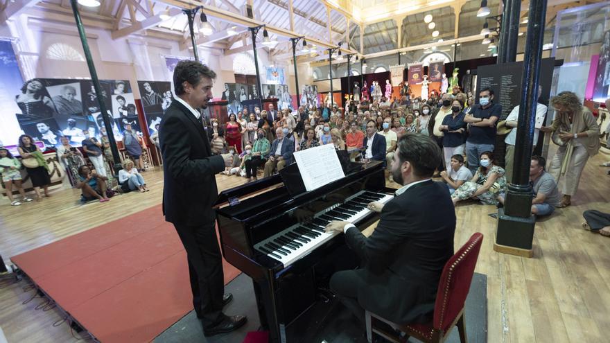 La Ópera de Oviedo abre sus baúles y luce los recuerdos de sus 75 temporadas