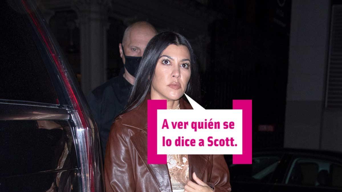 Kourtney Kardashian paseando por Los Ángeles con abrigo de cuero