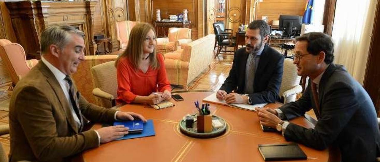 Reunión en la que participó Ángel Viso, diputado por Ourense. // FdV