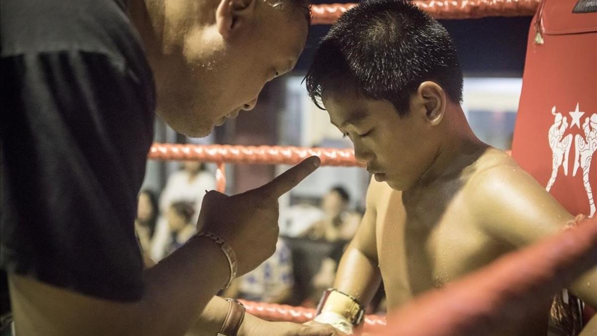 zentauroepp43279804 mas periodico boys  muay thai boxers fighting  bangkok  thai180606123823