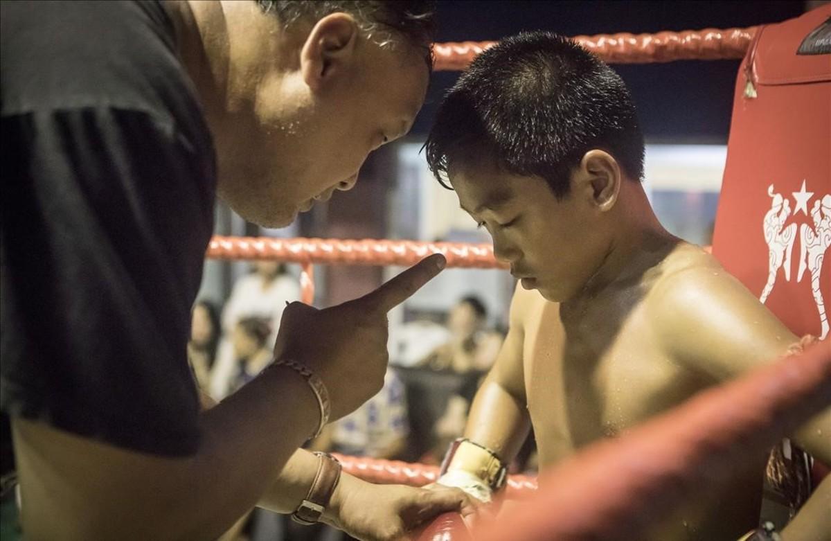 zentauroepp43279804 mas periodico boys  muay thai boxers fighting  bangkok  thai180606123823