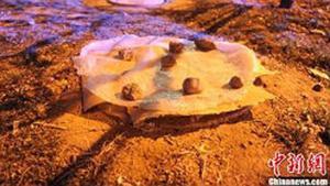 Imatge de la claveguera on vivia l’home a Pequín.