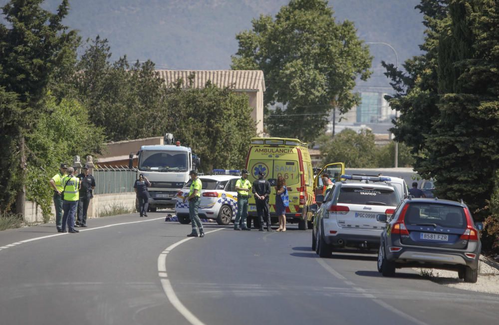 Muere un policía local al estrellarse en moto contra un coche en Son Sardina