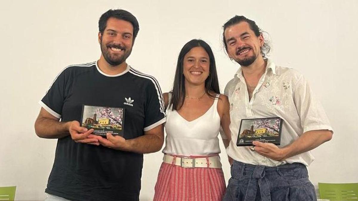 Mikel Herrán y Enrique Moral, junto a Victoria Casas.