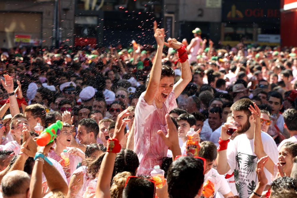 El chupinazo ha dado el pistoletazo de salida a las fiestas de San Fermín en Pamplona.