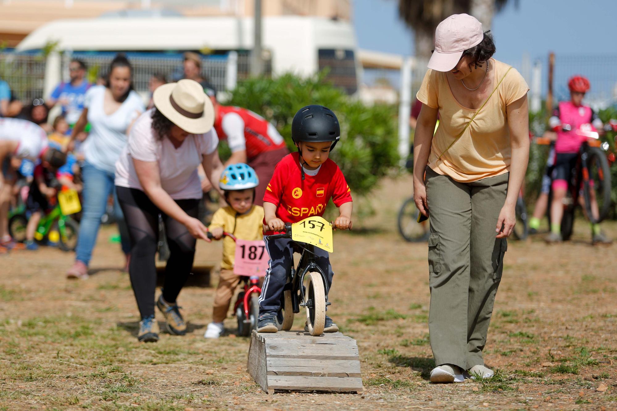 Los más pequeños de Ibiza aprenden a manejar con Bicykids