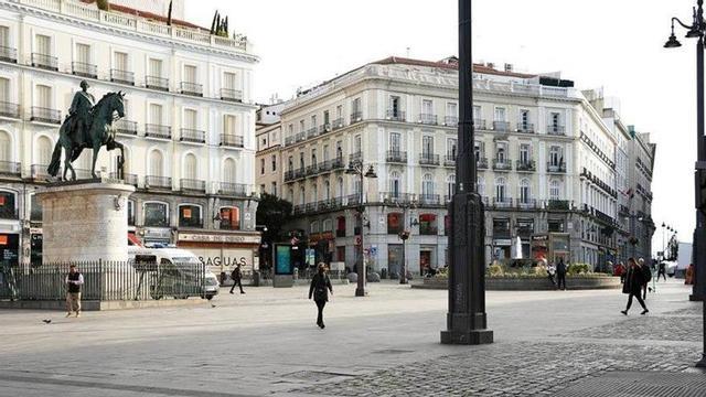 La Puerta del Sol de Madrid, desierta.