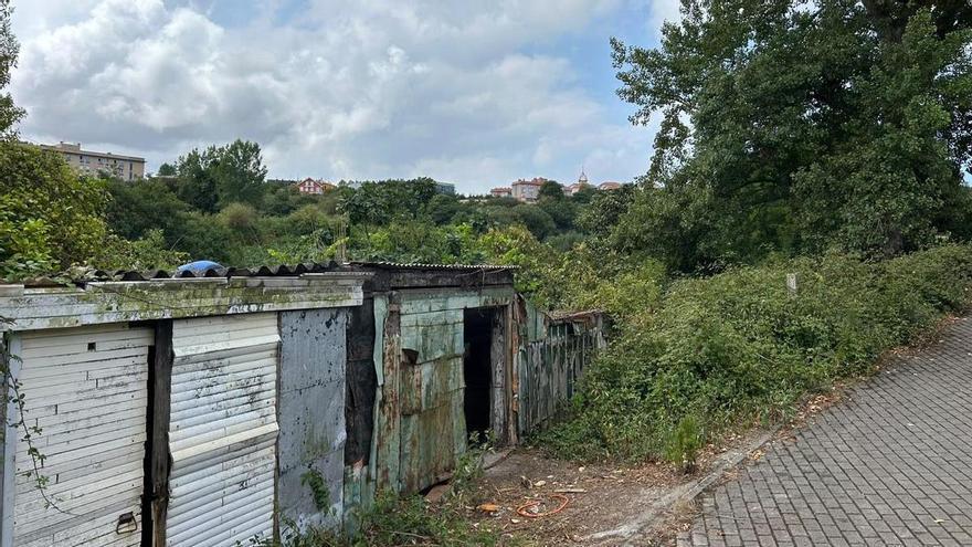 Jardín de Cantos aplaude el proyecto del "banco malo" para renovar el entorno del Cuélebre: "La zona está manga por hombro"