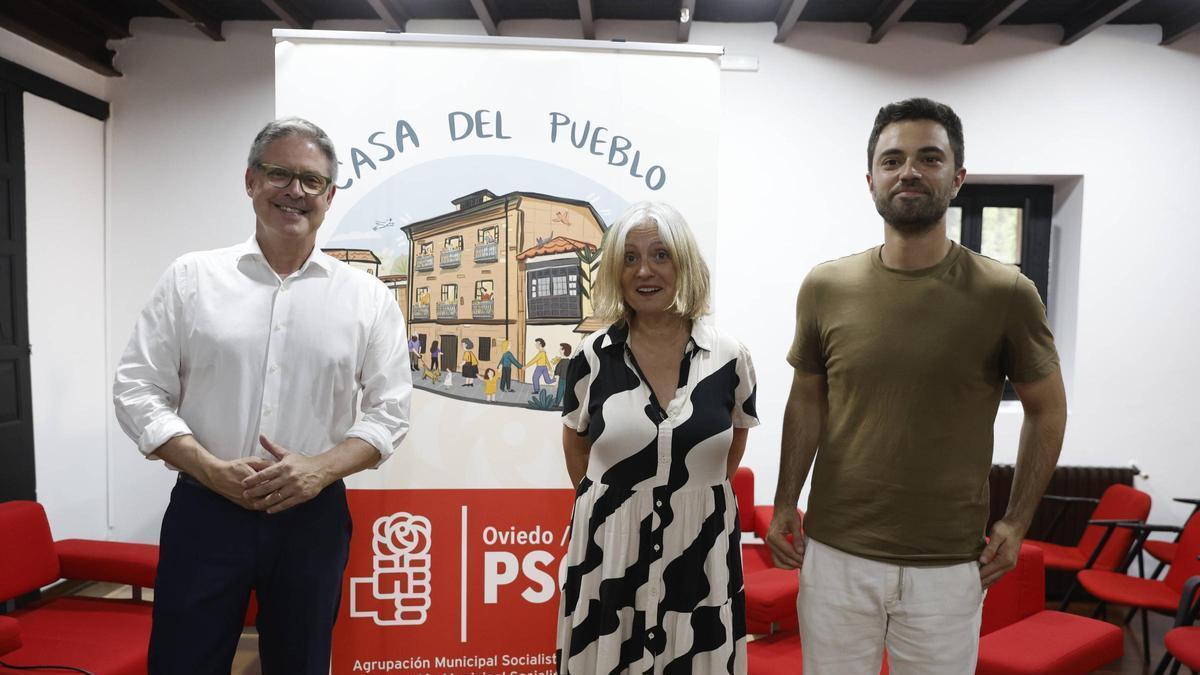 Por la izquierda, Enrique Nuño, Almudena Cueto y Sergio Llera, en la AMSO.