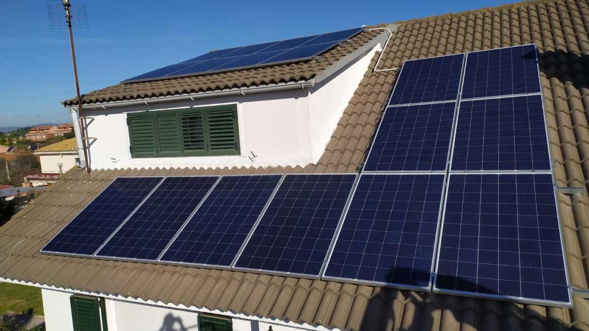 Placas fotovoltaicas en una casa unifamiliar