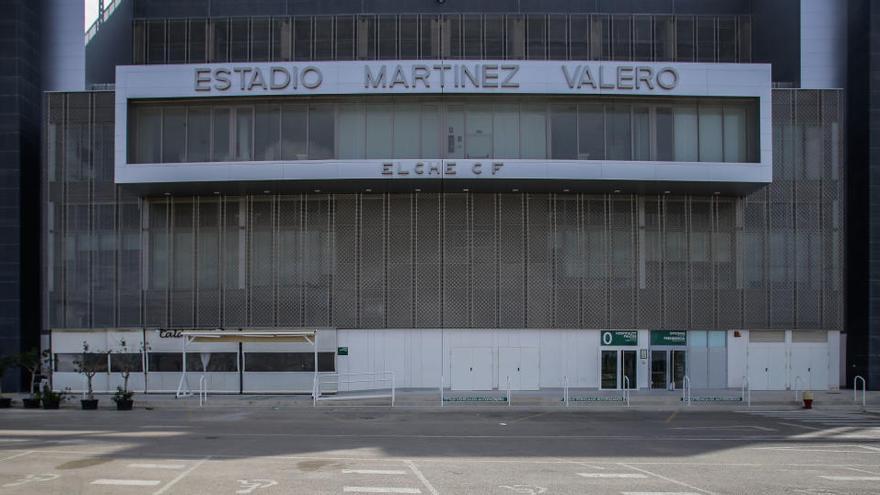 El estadio Martínez Valero, el pasado 14 de marzo tras el cierre de toda actividad deportiva por la pandemia.