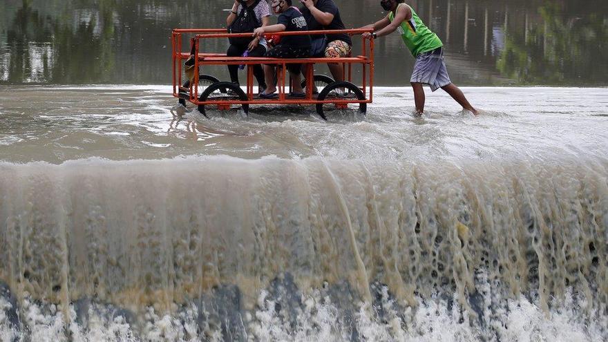 Goni, el tifón más grande del año, deja 10 muertos a su llegada a Filipinas