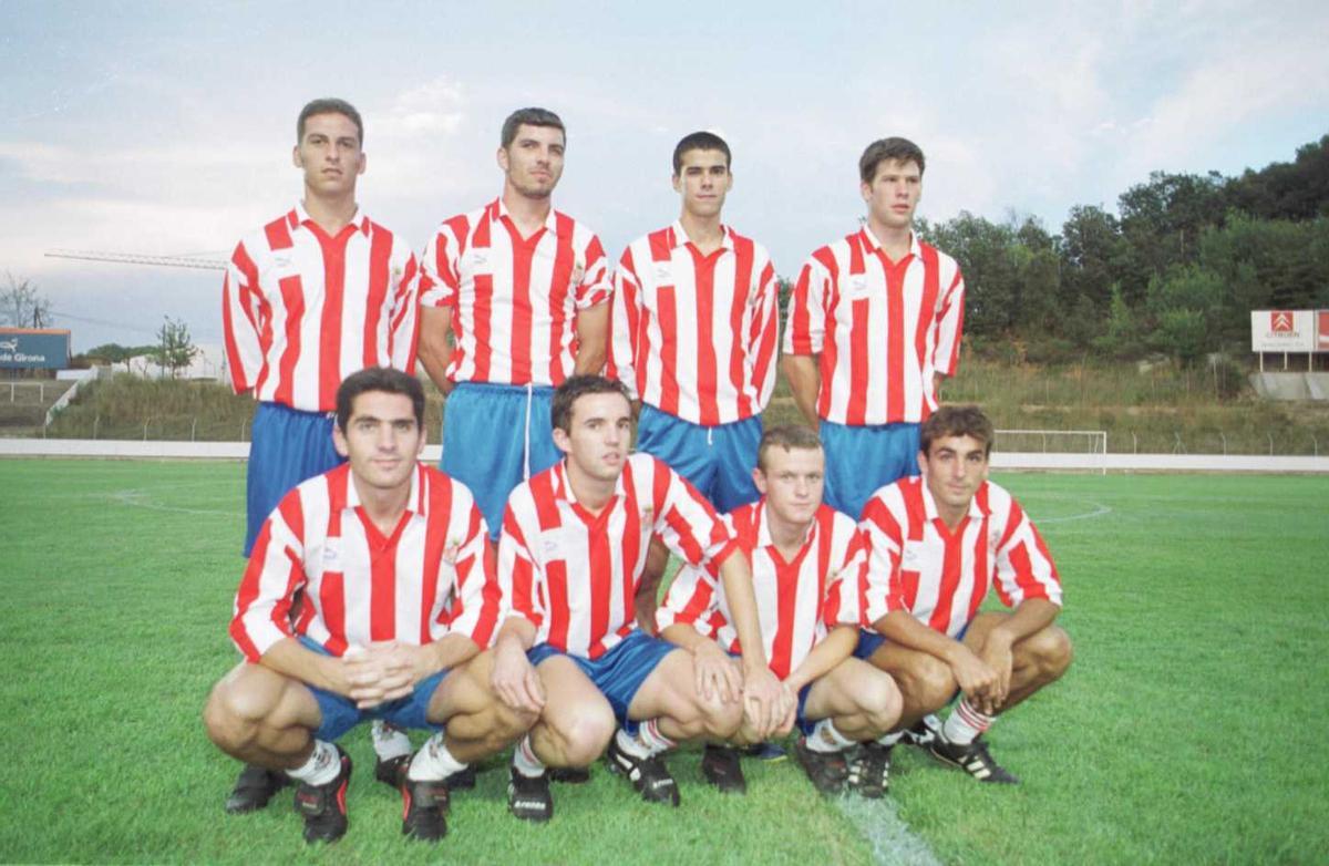 Prat, amb Edu Urdiales, Toti Tarradellas i Berga, entre altres, en la segona etapa del colomenc a Montilivi (1999)