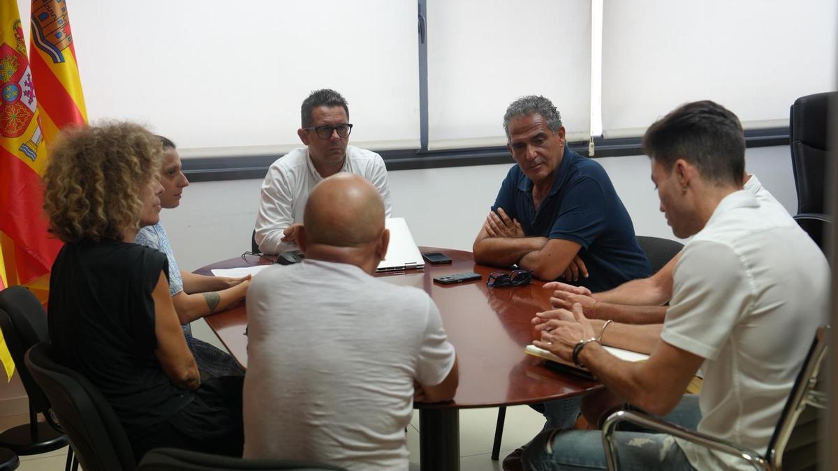 Los vecinos de Dalt Vila reunidos con el Ayuntamiento de Ibiza