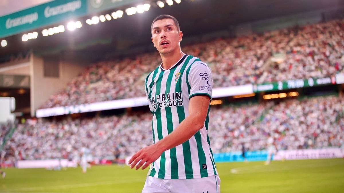 Adrián Fuentes, en El Arcángel durante un partido de Liga del Córdoba CF.
