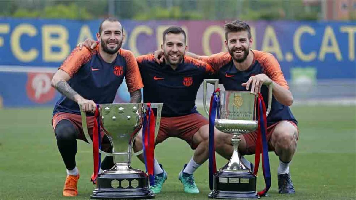 Los jugadores del Barcelona posaron con el doblete