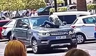 El vídeo de un hombre subiéndose al capó de un coche en marcha en Tenerife se vuelve viral