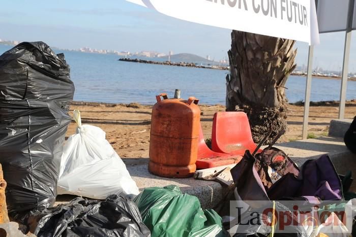 SOS Mar Menor retira dos toneladas de basura