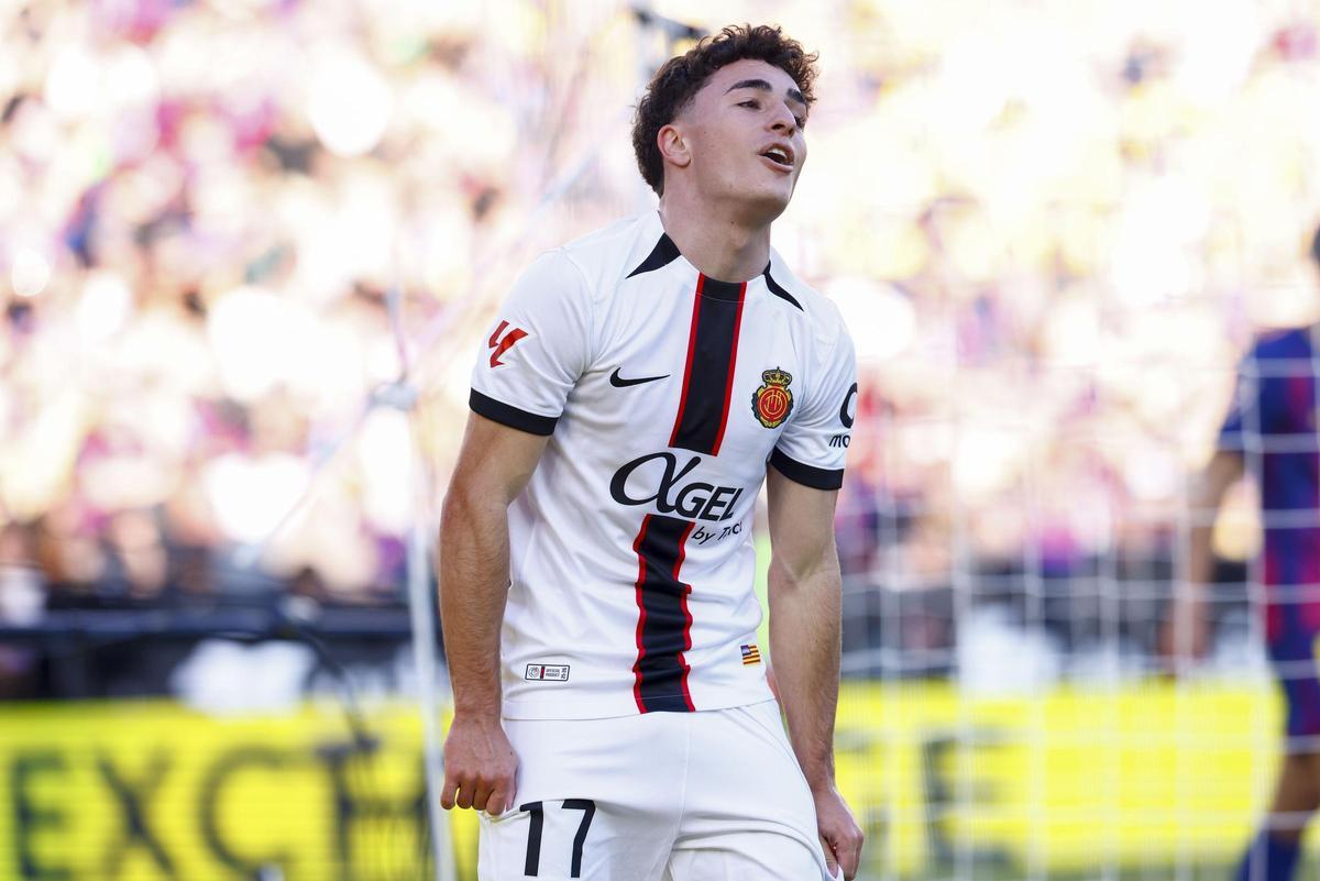 Jan Virgili se lamenta durante el partido ante el Barcelona en el Camp Nou.