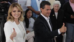 Enrique Peña Nieto y su esposa Angélica Guevara..