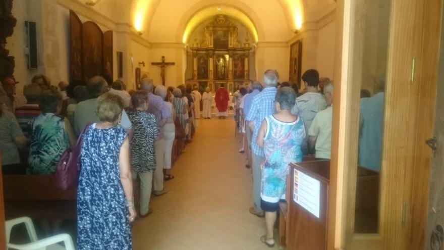 El templo acogió el oficio solemne de la patrona.