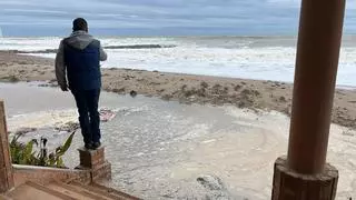 El president Pérez Llorca clama al Gobierno ante el temporal de mar en Castellón: "Lo que pedimos es que nos dejen hacer"