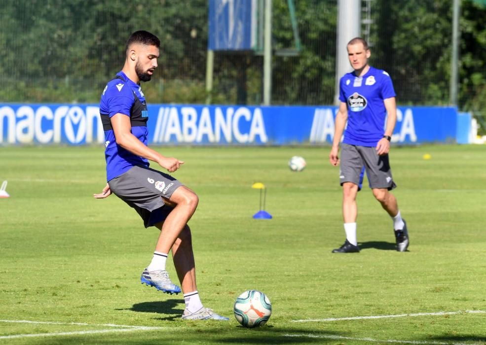 La plantilla puede ejercitarse ya por grupos de un máximo de 10 jugadores en las instalaciones de la ciudad deportiva de Abegondo.