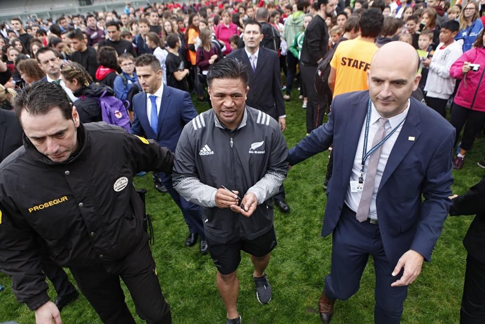 Los All Blacks dirigen un entrenamiento con alumnos en Gijón