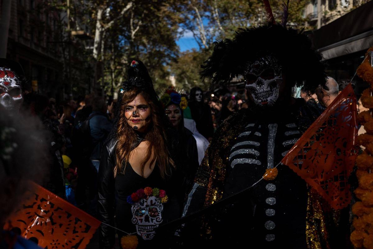 Espectacular desfile de Catrinas por La Rambla