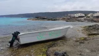 Zwei Migrantenboote nahe Cabrera südlich von Mallorca aufgegriffen