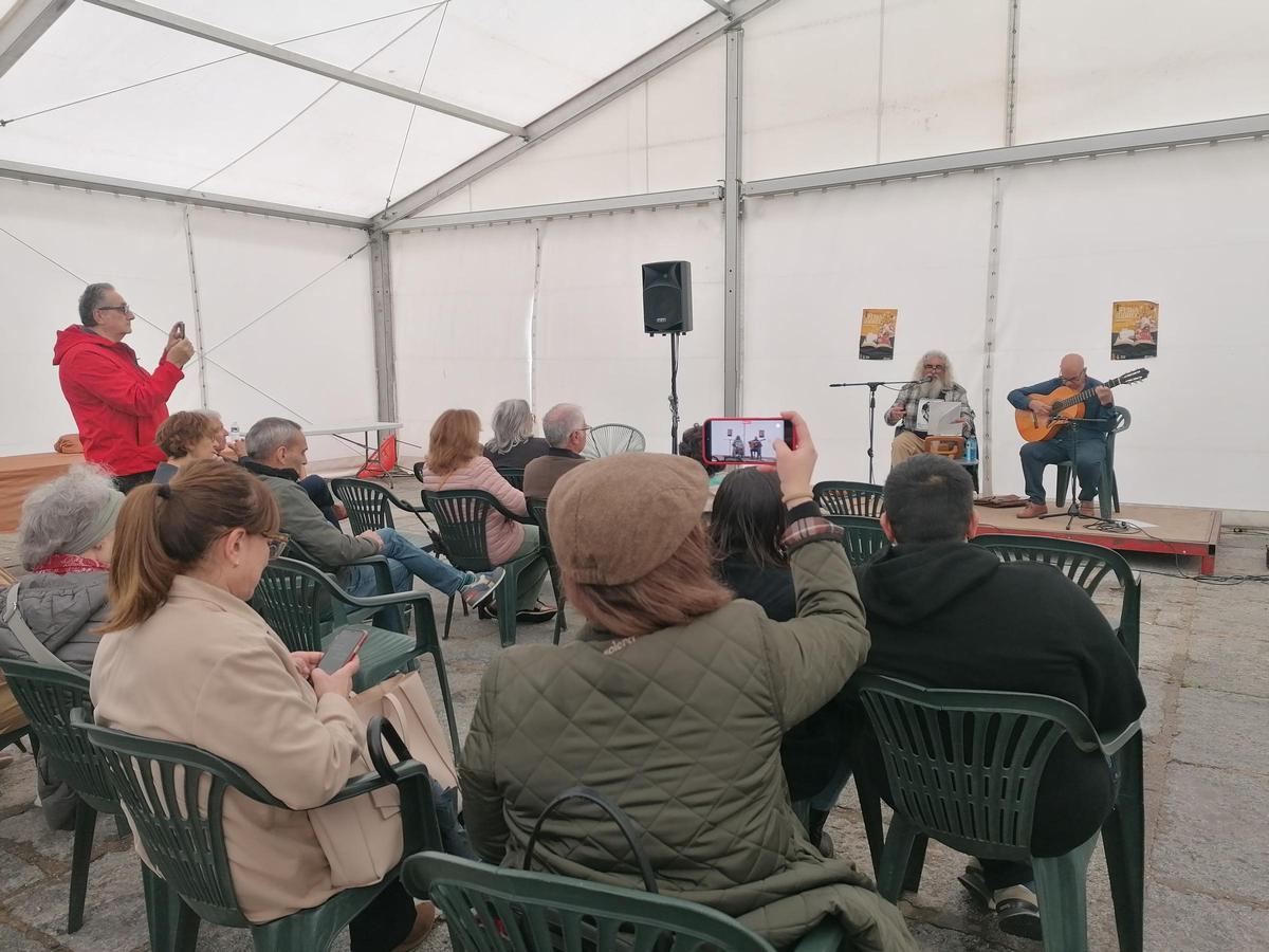 GALERÍA | Toro clausura la Feria del Libro