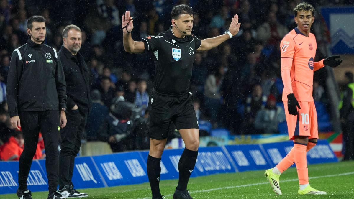 Gil Manzano, en el duelo entre la Real Sociedad y el Barça