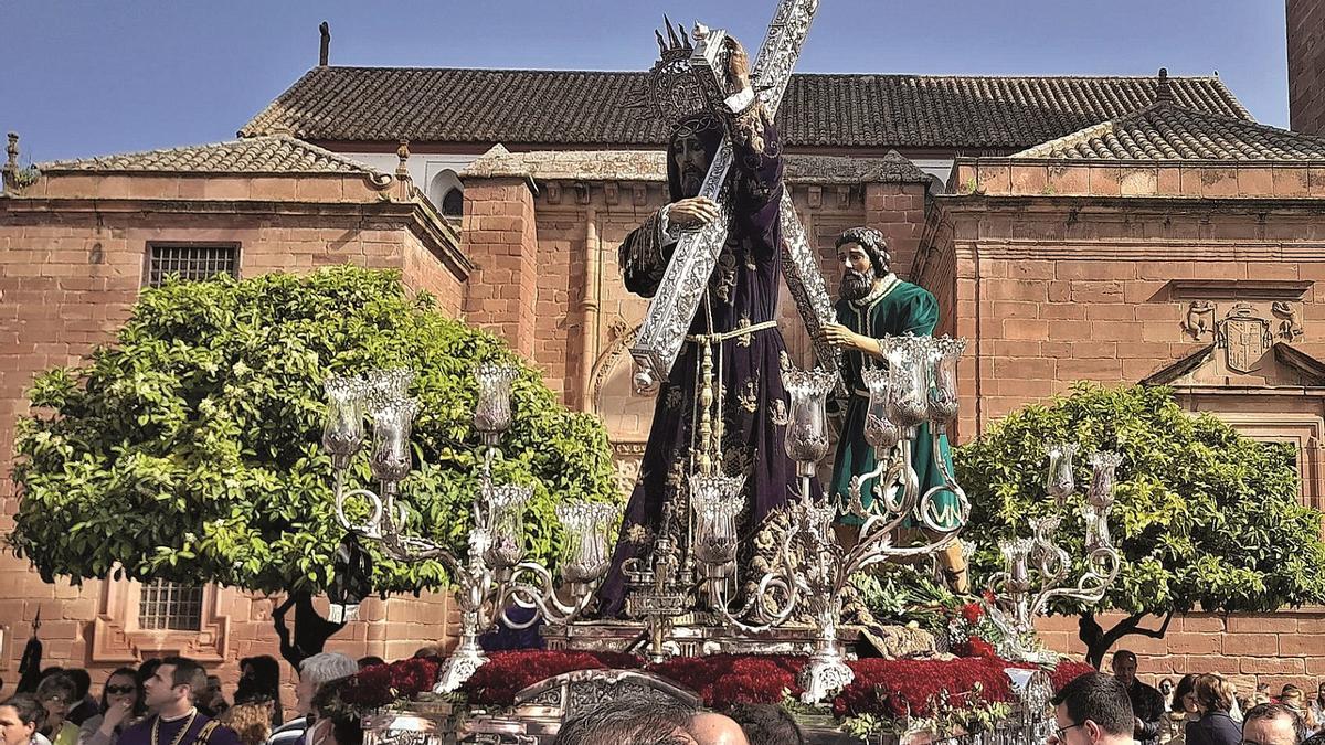 Mañana del Viernes Santo. Jesús Nazareno es una de las imágnees de mayor devoción. El 'Rey de Montoro' es obra de Pío Mollar Franch.