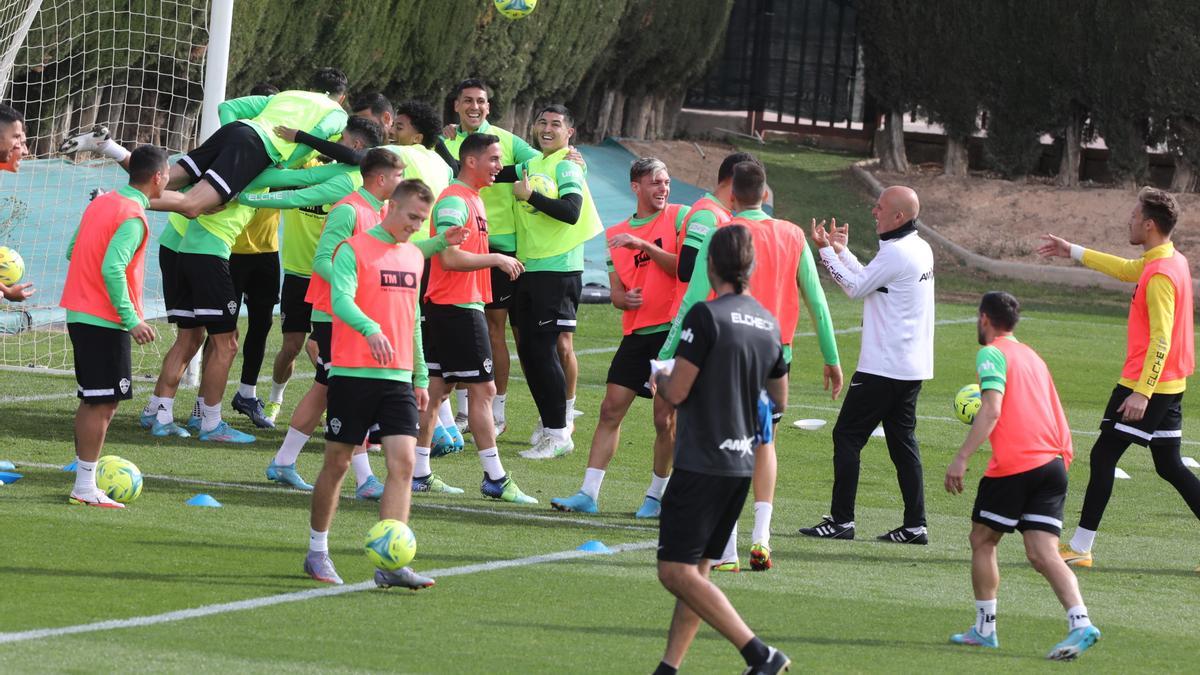 La plantilla del Elche cobrará cerca de tres millones por la ...