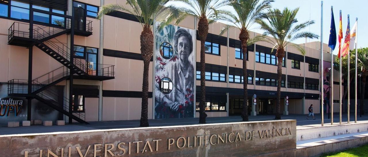 Margarita Salas en uno de los 25 murales de mujeres científicas impulsados por la UPV.