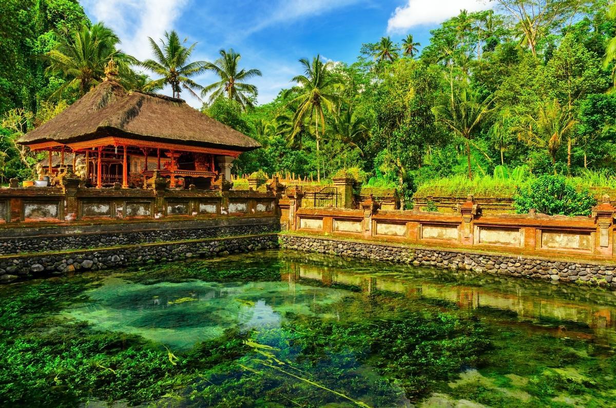 El impresionante interior del templo de agua de Pura Ulun Danu