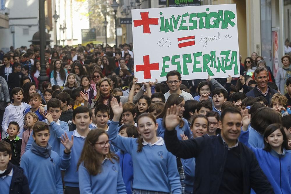 Los escolares hacen una marcha solidaria contra el cáncer