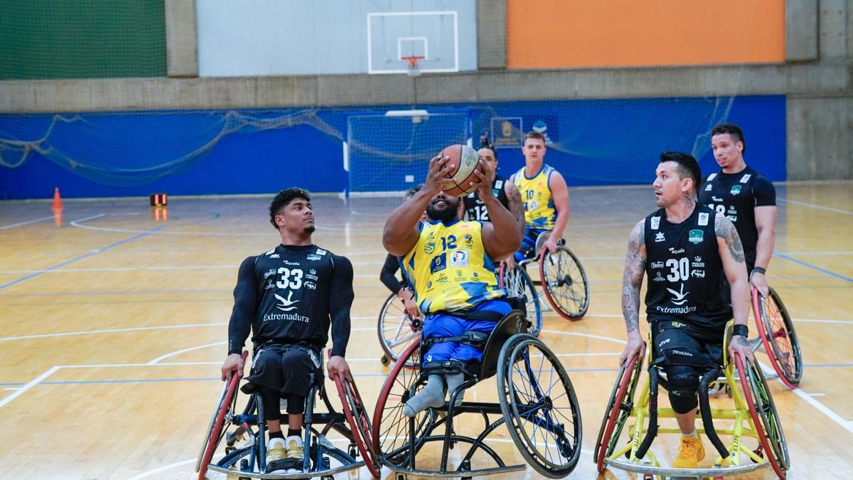 Jugada del encuentro entre el Gran Canaria y el Mideba.