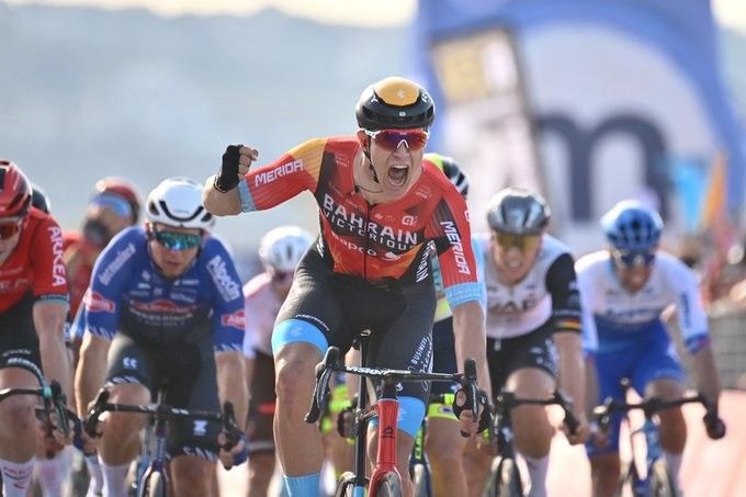 El ciclista italiano Jonathan Milan (Bahrain-Victorious) se adjudica la segunda etapa de la 106ª edición del Giro de Italia