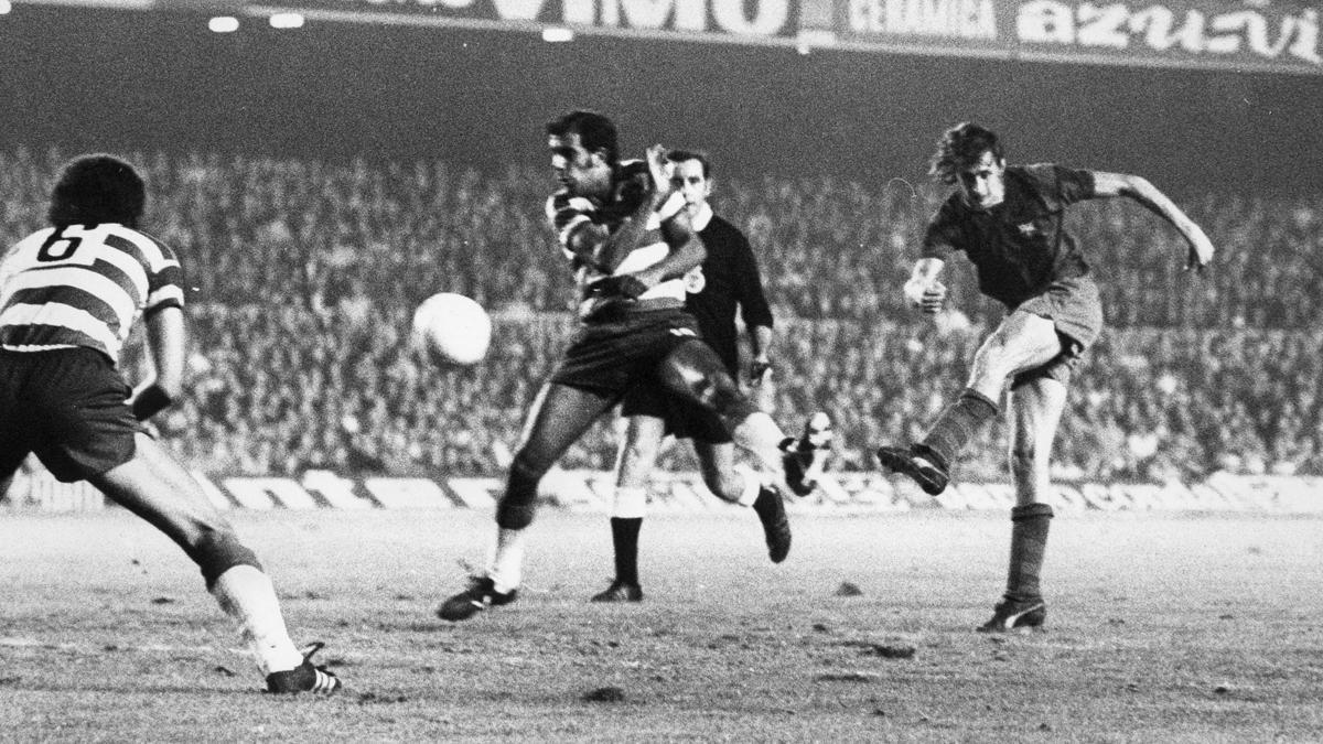 Cruyff debutó oficialmente en un Barça-Granada de Liga el 28 de octubre de 1974