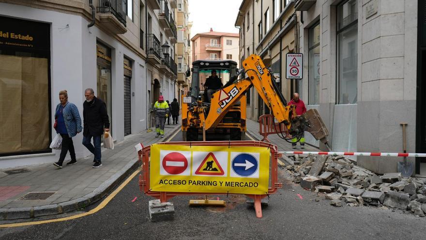 GALERÍA | Nuevas obras en el entorno del Mercado de Abastos: desvíos