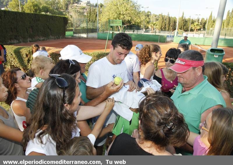 GALERÍA DE FOTOS- Bautista desata la locura peloteando con Ferrer en La Coma